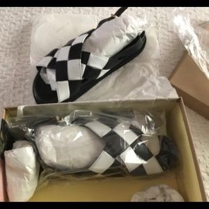 Aloha io Marshmallow Scacci Black and White Sandal NEW in Box Never Worn